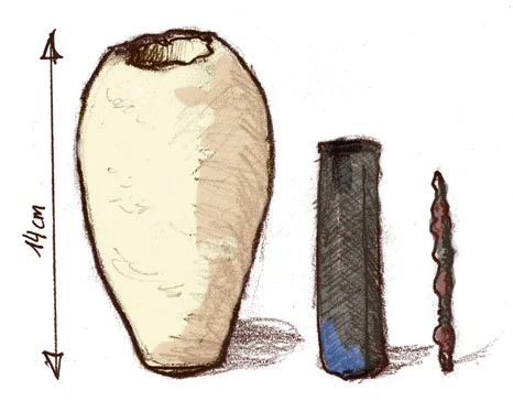 Coloured pencil drawing of three parts side by side: a squat yellow clay jar with a broken neck, a copper tube and a rusted iron rod, with a 14 cm scale.