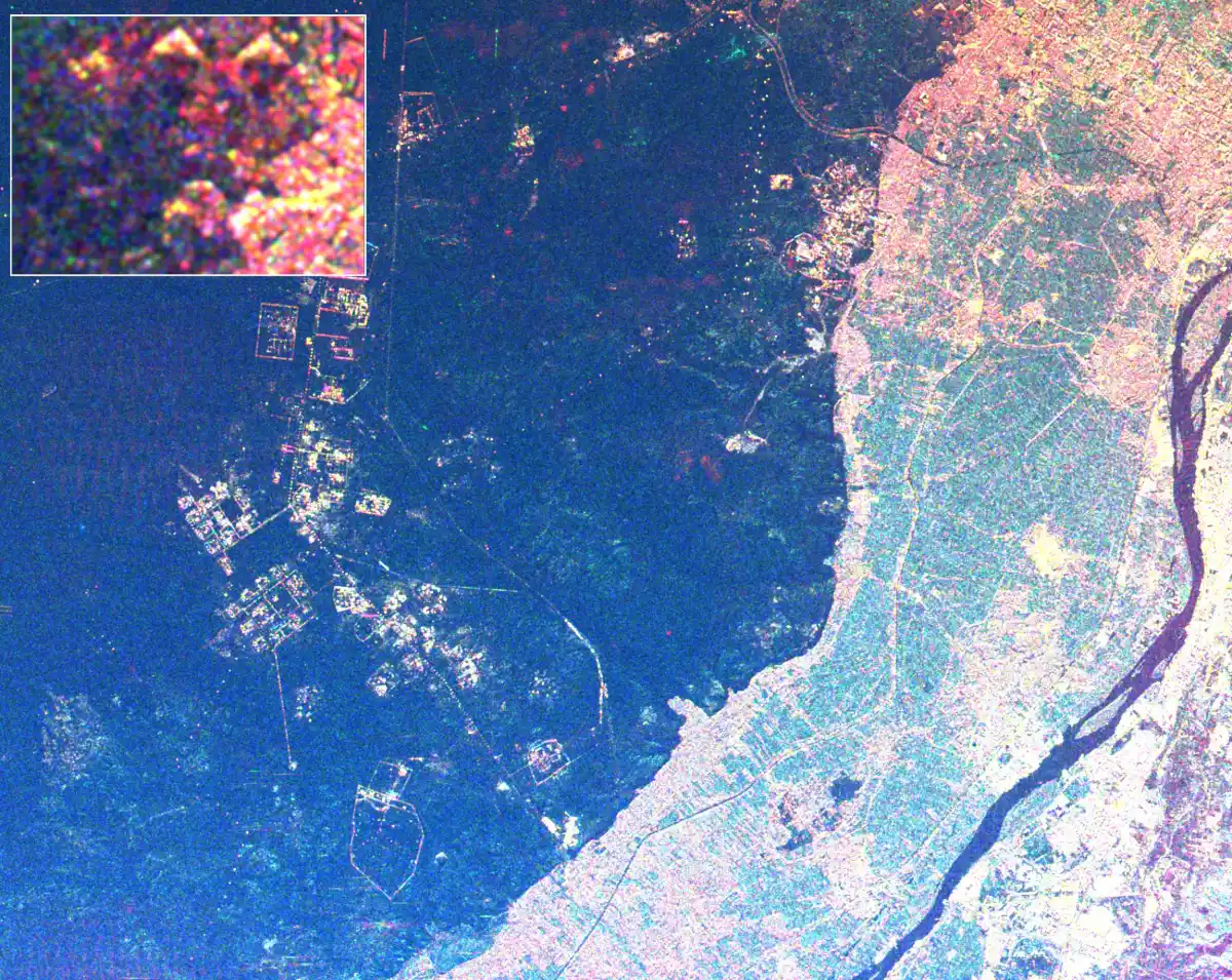 False-colour radar image of the desert edge west of Cairo, with the Nile at right and an inset of the three pyramids as bright triangles.